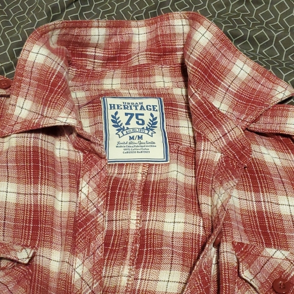 🔴Plaid 3/4 sleeve button up shirt🔴 - Picture 5 of 6